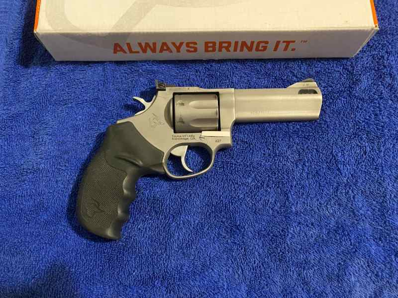 Like New Taurus, SS Tracker, 7 Shot 357 Magnum