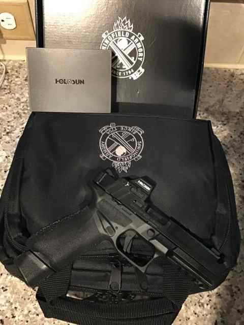 Springfield Echelon Comp version w/Optic, extras