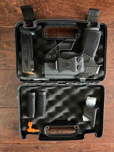 SigP365 XMacro 9mm with Holison 507 Green