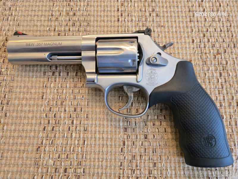 Smith&amp;Wesson 686-6 357mag 4.13&quot; 6-shot Never Fired