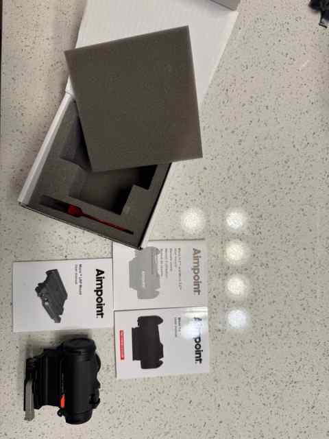 Aimpoint T2 &amp; Daniel Defense Iron sights