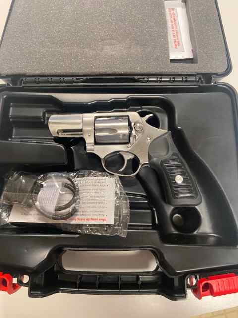 Ruger SP 101 2&quot; barrel like new