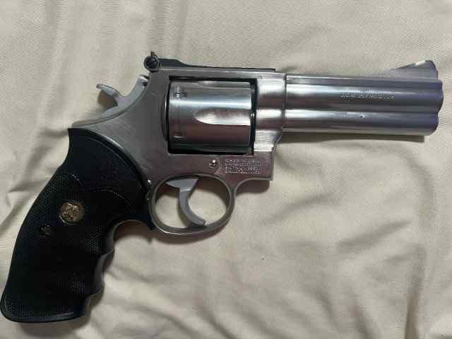 Smith&amp;Wesson 357 magnum revolver 686 (4” barrel )