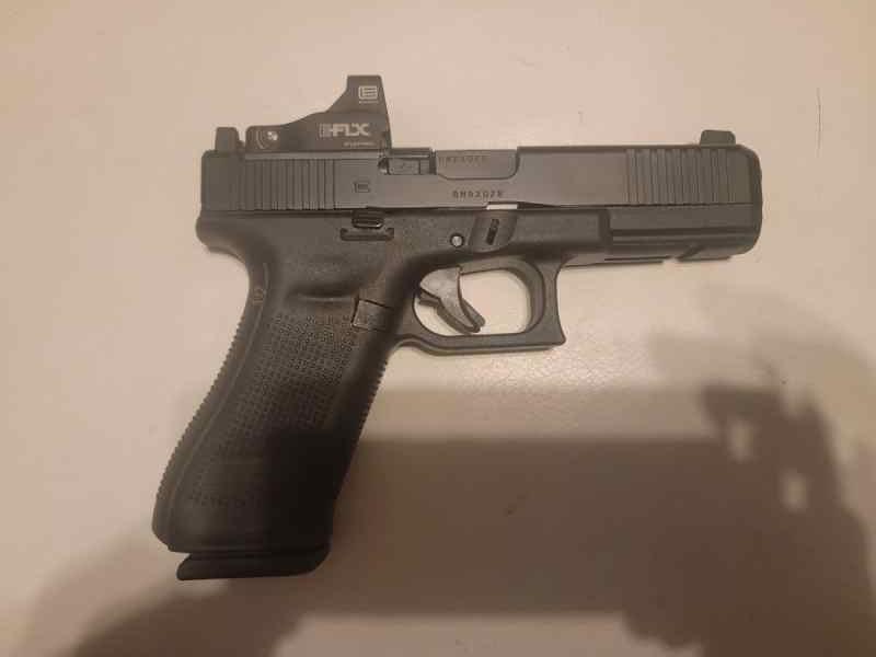 Glock 17 Gen 5 MOS w/ EFLX