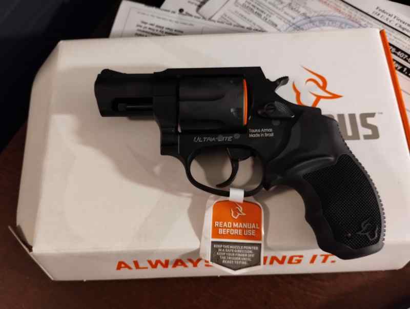 Taurus 856 Ultra Lite 38 Spl 2&quot; Revolver