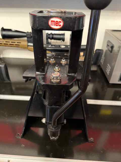 MEC single stage press  Hardly used. Like new 