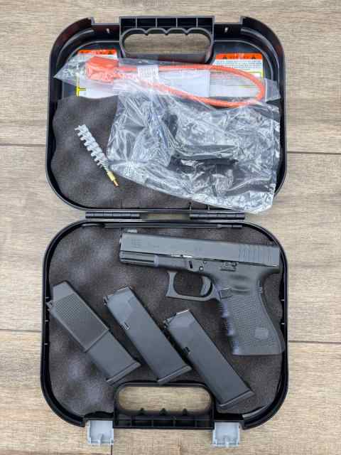 *NEW IN BOX* DISCONTINUED GLOCK 19 GEN 4 