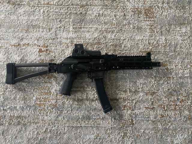 AKV 9mm + 5 mags