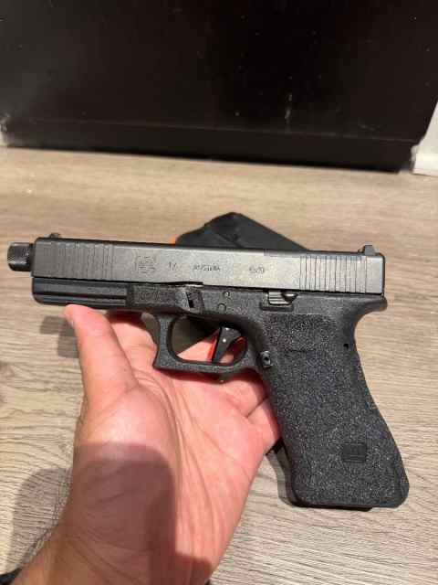 Glock 17 Gen 3 MOS with extras